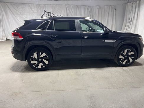 Used 2025 Volkswagen Atlas Cross Sport SE image 8