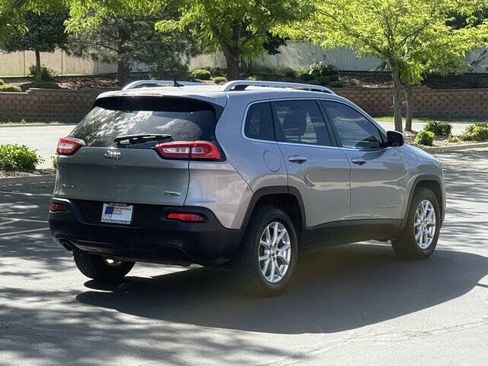 Used 2015 Jeep Cherokee Latitude AWD/4WD image 4