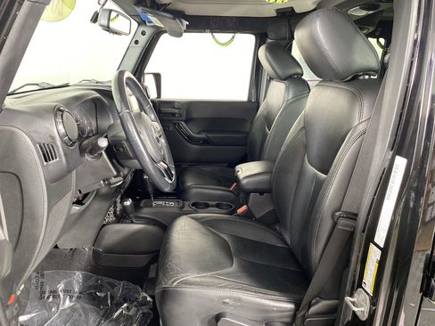 Used 2014 Jeep Wrangler Unlimited Sahara AWD/4WD image 14