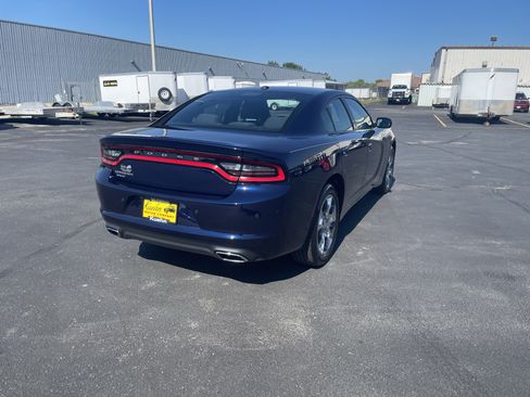Used 2017 Dodge Charger SE w/ Power Sunroof Group AWD/4WD image 8