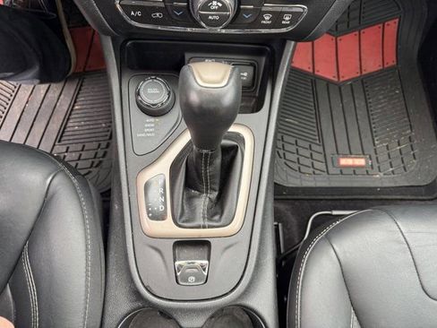 Used 2016 Jeep Cherokee Limited image 21