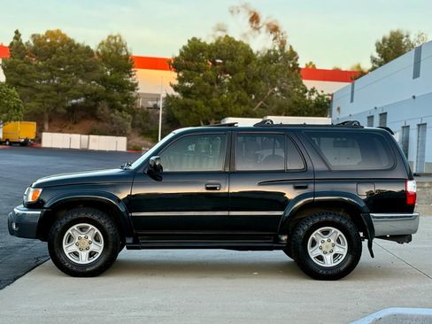 Used 2002 Toyota 4Runner SR5 RWD image 8