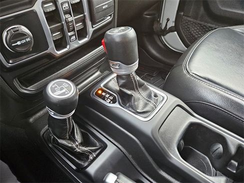 Used 2022 Jeep Wrangler Unlimited Sahara image 25