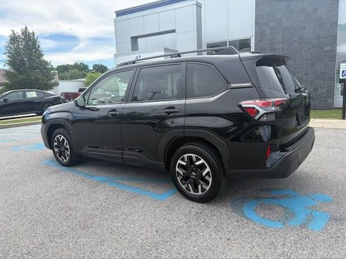 Used 2025 Subaru Forester Premium AWD/4WD image 4