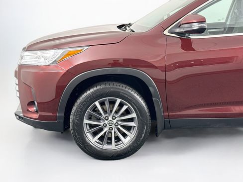 Used 2019 Toyota Highlander XLE AWD/4WD image 40