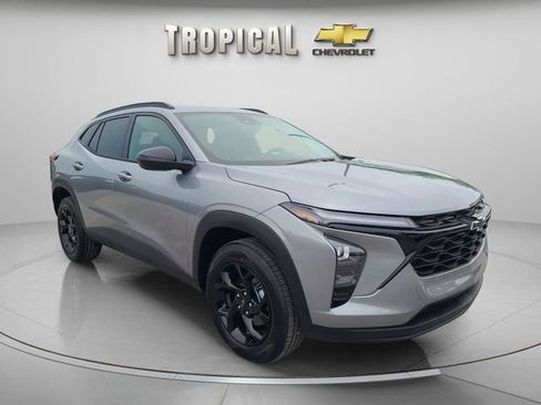 New 2026 Chevrolet Trax LT w/ Midnight Edition FWD image 7