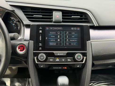 Used 2018 Honda Civic Touring image 12