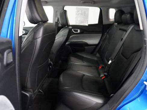Used 2022 Jeep Compass Latitude w/ Sun and Sound Group AWD/4WD image 5