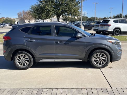 Used 2017 Hyundai Tucson SE image 11