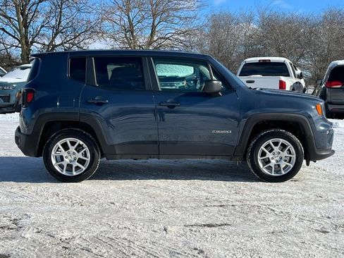 Used 2023 Jeep Renegade Latitude image 40