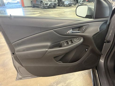 Used 2018 Chevrolet Volt LT image 6