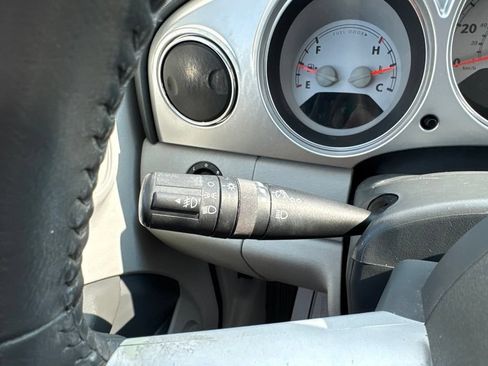 Used 2008 Chrysler PT Cruiser Limited FWD image 11