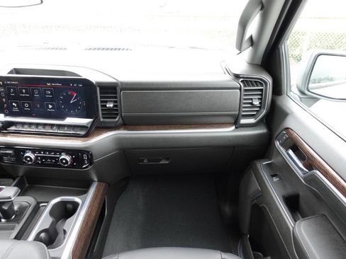 Used 2023 GMC Sierra 1500 Elevation image 34