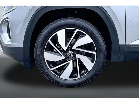 Used 2025 Volkswagen Atlas SE AWD/4WD image 28