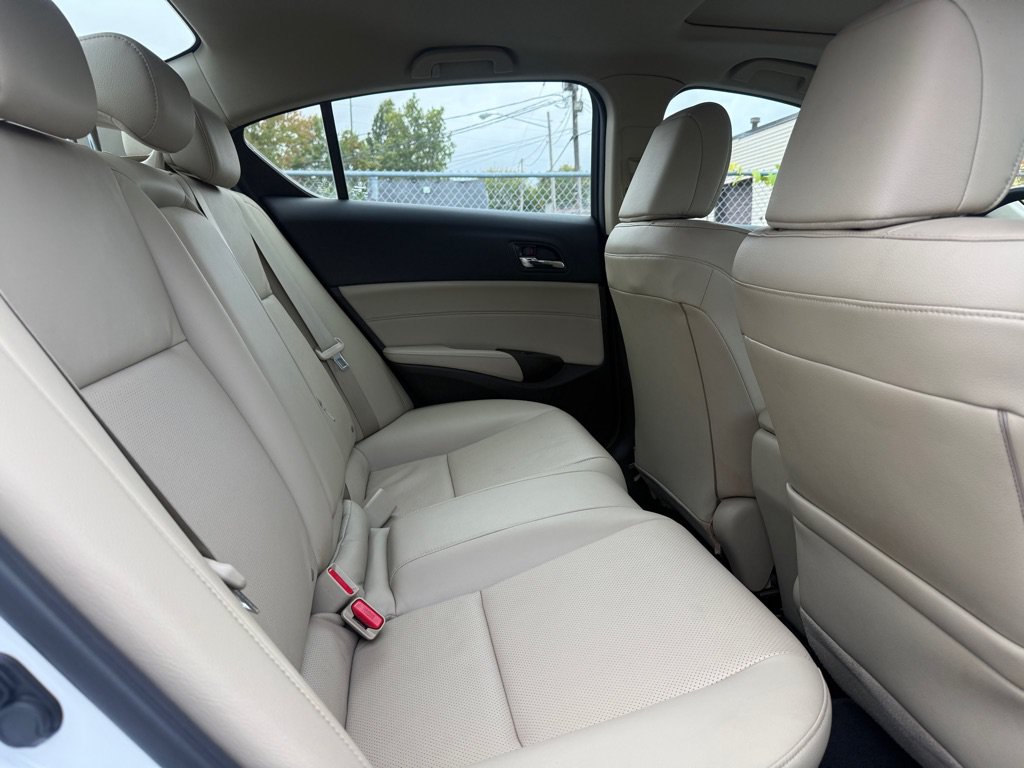 Used 2013 Acura ILX w/ Premium Package FWD image 10