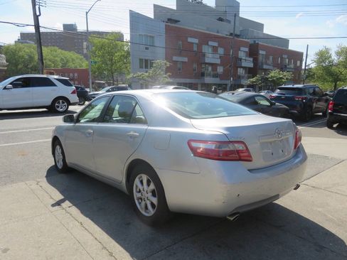 Used 2009 Toyota Camry LE FWD image 5