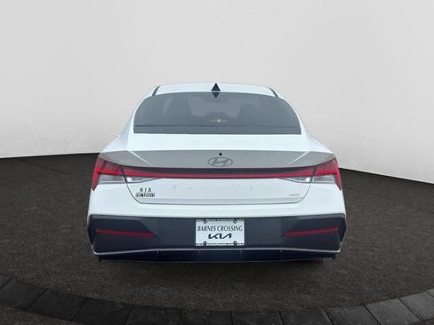 Used 2025 Hyundai Elantra Limited FWD image 6