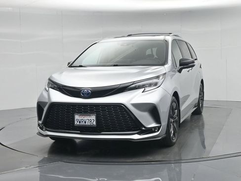Used 2025 Toyota Sienna XSE w/ XSE Premium Package FWD image 60