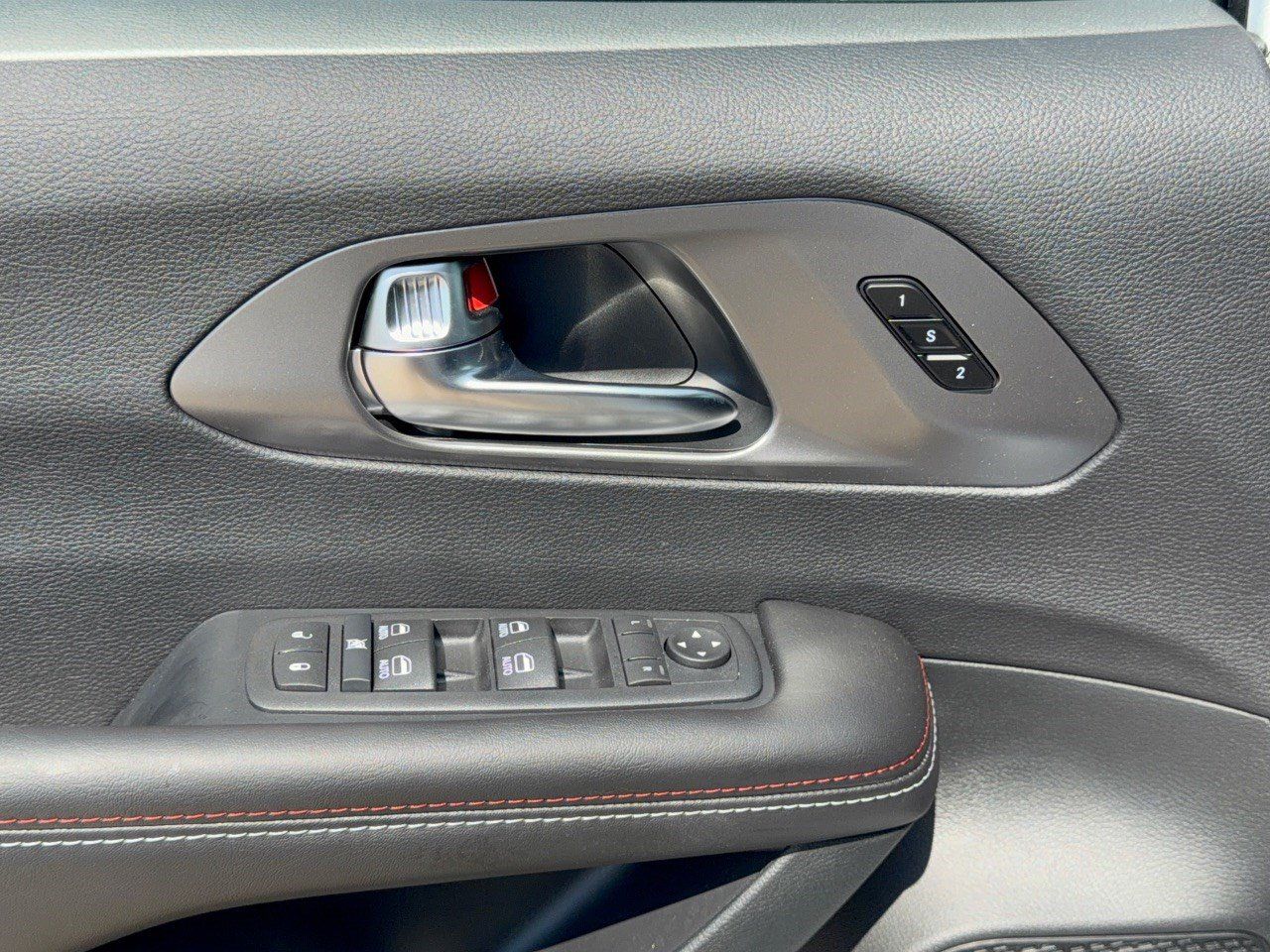 New 2027 Chrysler Pacifica Select FWD image 15