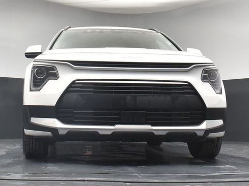 Used 2025 Kia Niro EX image 33