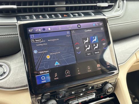 Used 2021 Jeep Grand Cherokee L Limited w/ Luxury Tech Group II image 24