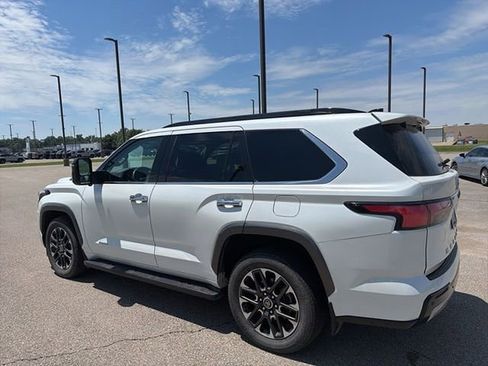 Used 2023 Toyota Sequoia Limited w/ Tow Technology Package AWD/4WD image 17