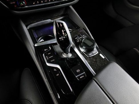 Used 2023 BMW M550i xDrive M550i xDrive w/ Executive Package image 17