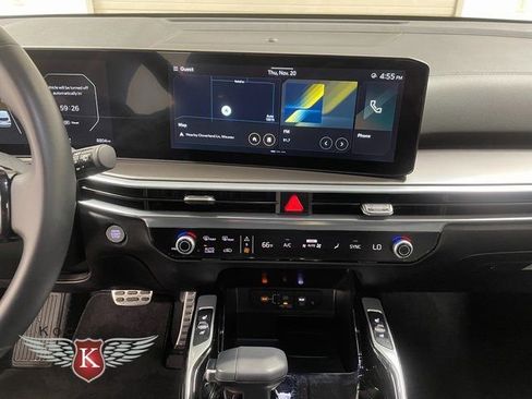 Used 2025 Kia Sorento SX image 17