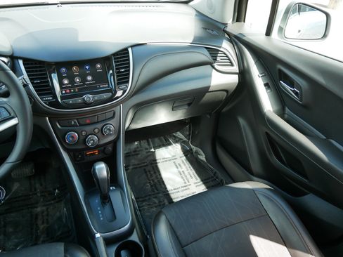 Used 2020 Chevrolet Trax LT w/ LT Convenience Package AWD/4WD image 11