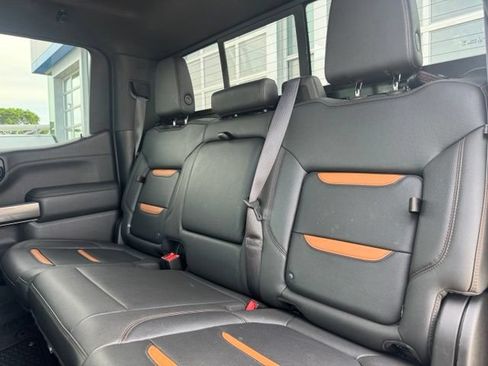 Used 2022 GMC Sierra 1500 AT4 w/ AT4 Premium Package AWD/4WD image 9