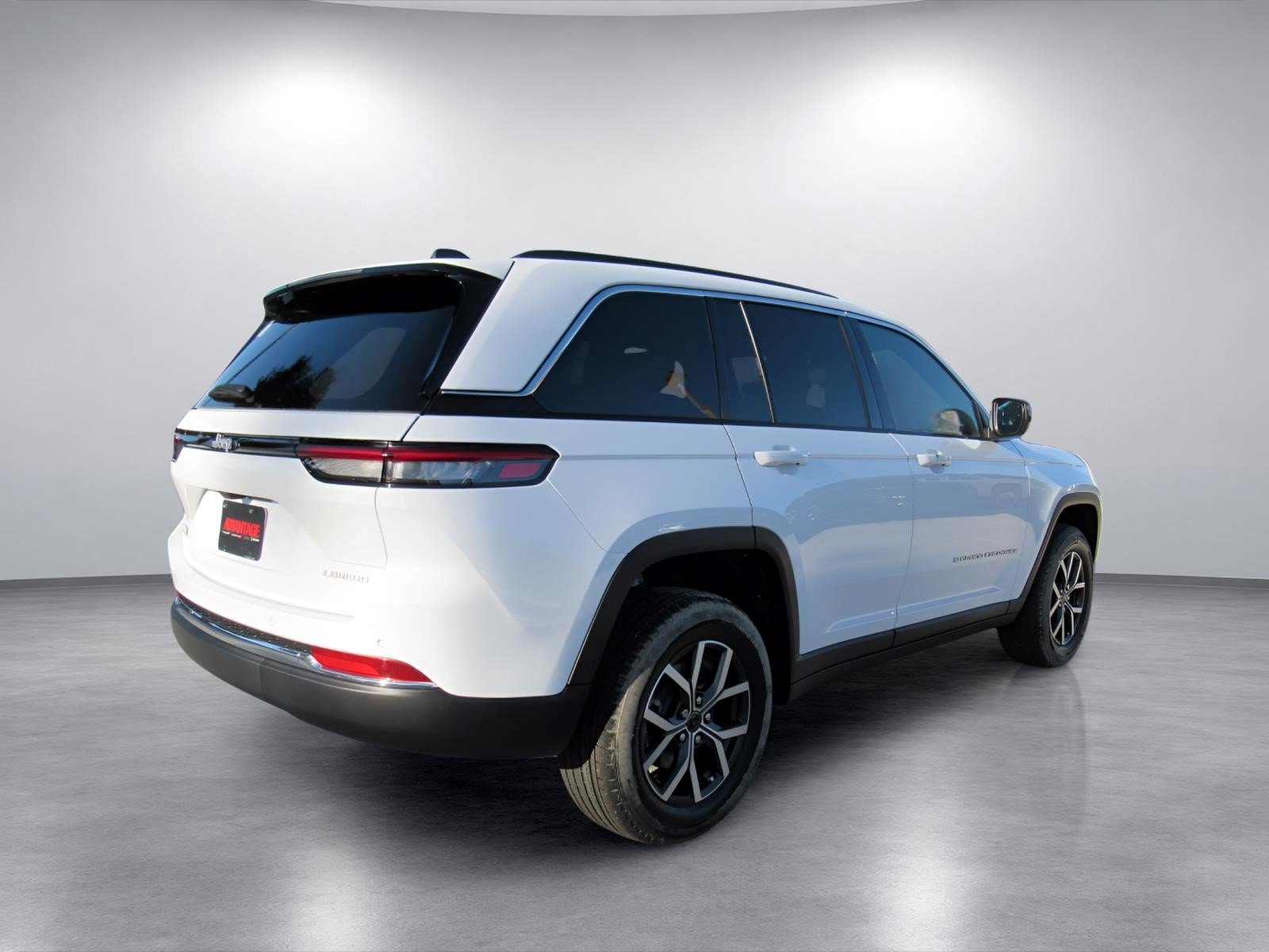 New 2027 Jeep Grand Cherokee Laredo RWD image 6