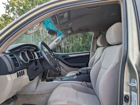Used 2004 Toyota 4Runner SR5 RWD image 13