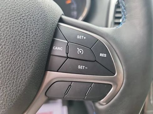 Used 2018 Jeep Grand Cherokee Laredo AWD/4WD image 22