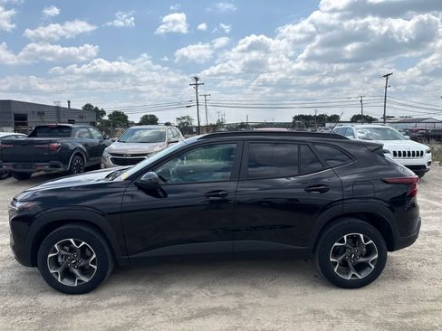Used 2024 Chevrolet Trax LT w/ Driver Confidence Package FWD image 12