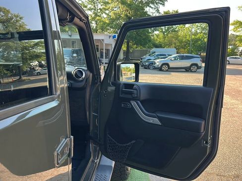 Used 2015 Jeep Wrangler Unlimited Sahara AWD/4WD image 22