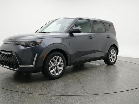 Used 2025 Kia Soul LX w/ LX Technology Package FWD image 3