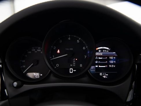 Certified 2025 Porsche Macan image 18