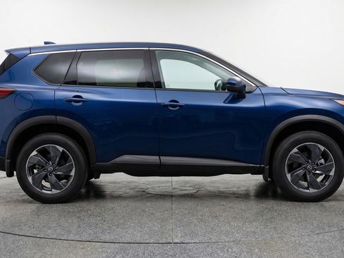 Used 2025 Nissan Rogue SV AWD/4WD image 11