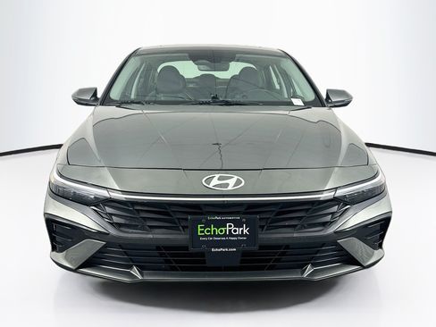 Used 2025 Hyundai Elantra Limited FWD image 2