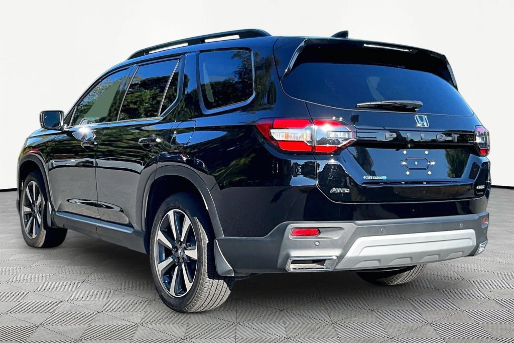 Used 2025 Honda Pilot Elite image 4