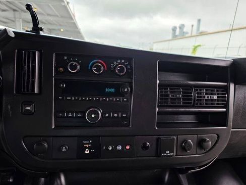 Used 2018 GMC Savana 2500 RWD image 13