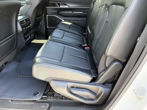 Used 2024 Jeep Wagoneer Series II w/ Flexible Seating Group RWD image 22