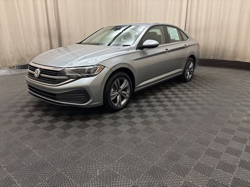 Used 2024 Volkswagen Jetta SE image 1