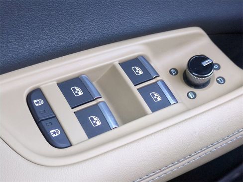 Used 2025 Audi Q8 Premium Plus image 25