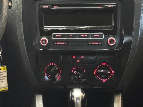 Used 2014 Volkswagen Jetta SE FWD image 14