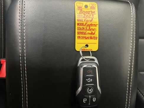 Used 2023 Ford Explorer Limited image 17