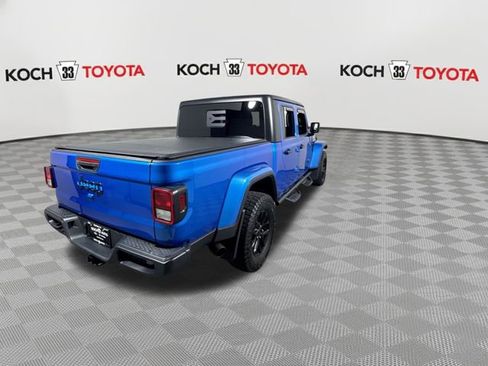 Used 2022 Jeep Gladiator Sport image 8