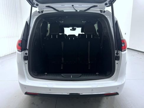 New 2026 Chrysler Pacifica Select AWD/4WD image 9