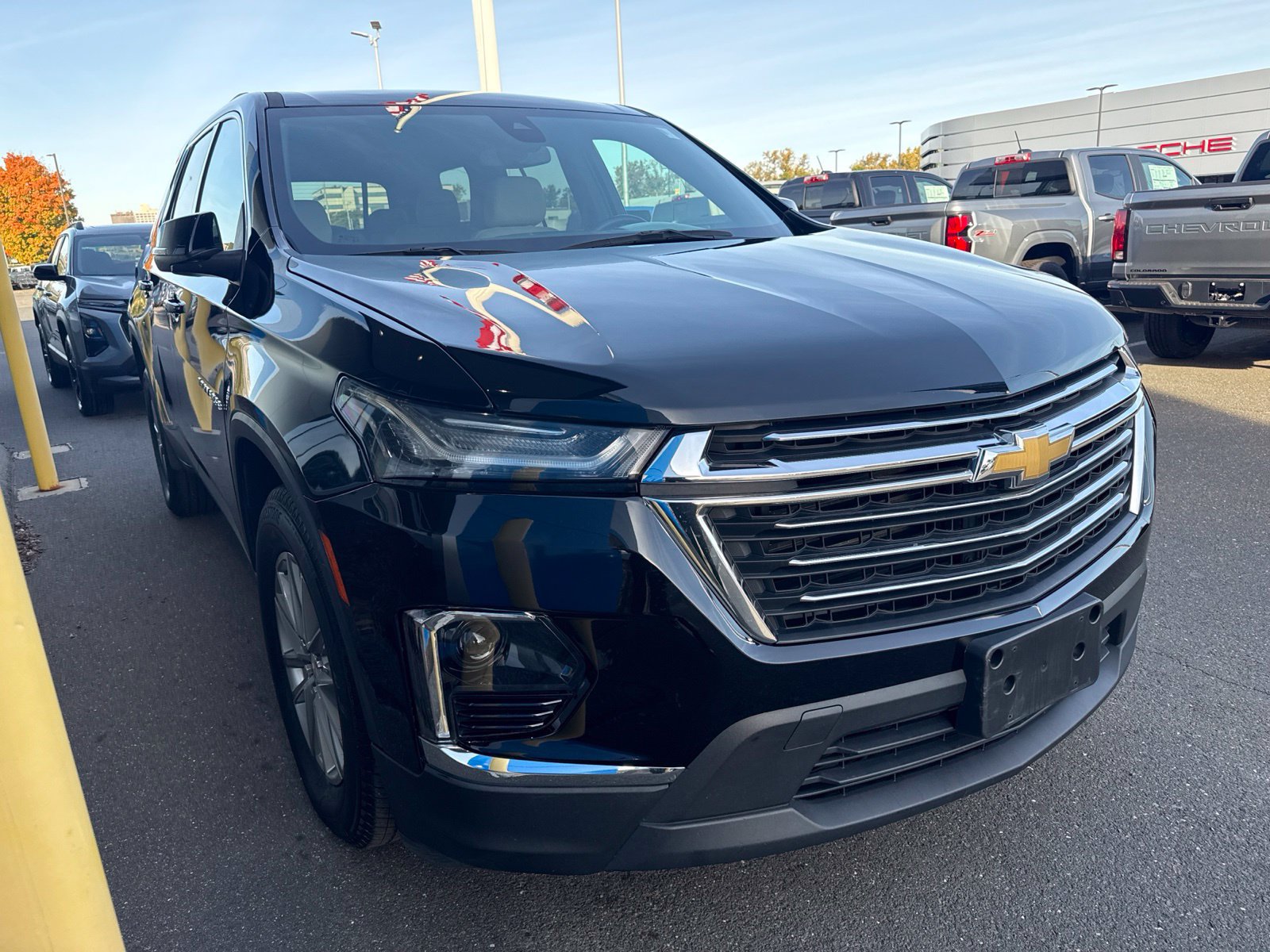 Used 2023 Chevrolet Traverse LT w/ LPO, Cargo Package AWD/4WD image 4