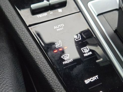 Used 2023 Porsche Cayenne image 33